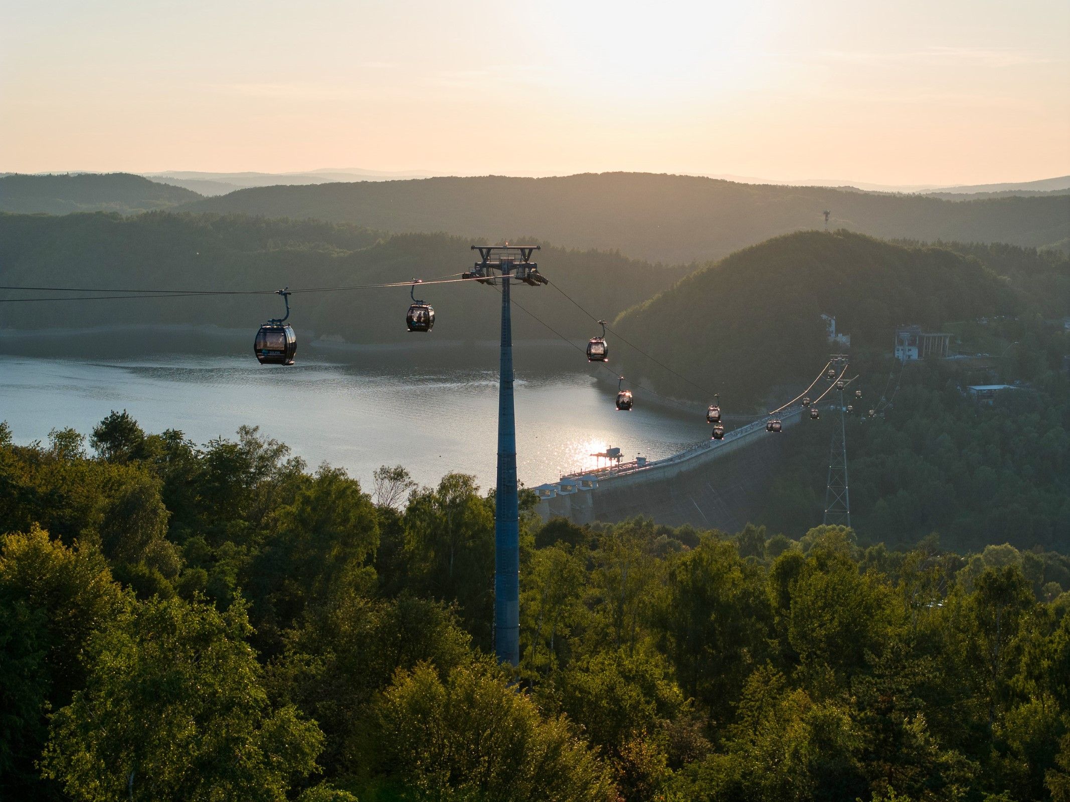 Panorama de la montagne avec les produits WIŚNIOWSKI