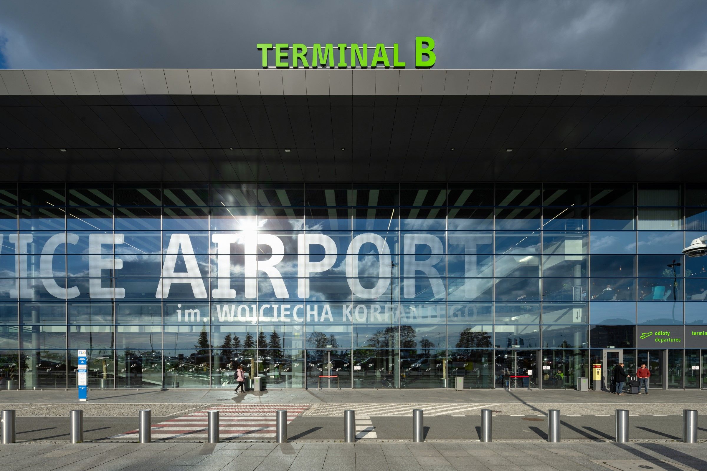 Les murs-rideaux en aluminium de WIŚNIOWSKI à l'aéroport de Katowice