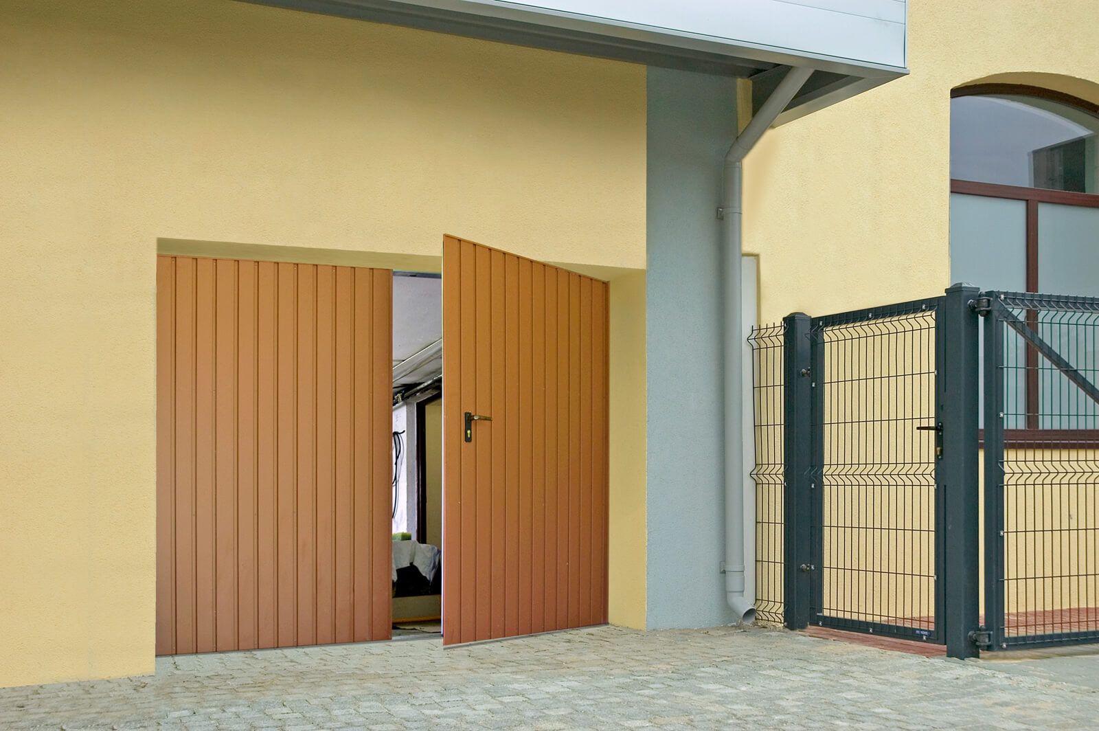 WISNIOWSKI - bramy rozwierne - double-leaf doors - foto-bgr-05