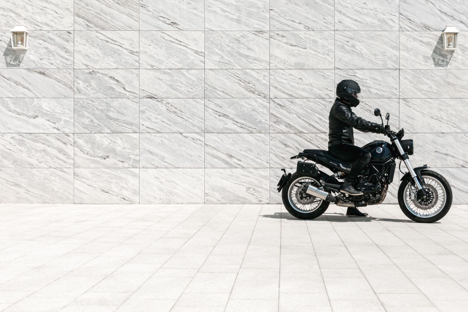 Porte de garage en pierre pour façade