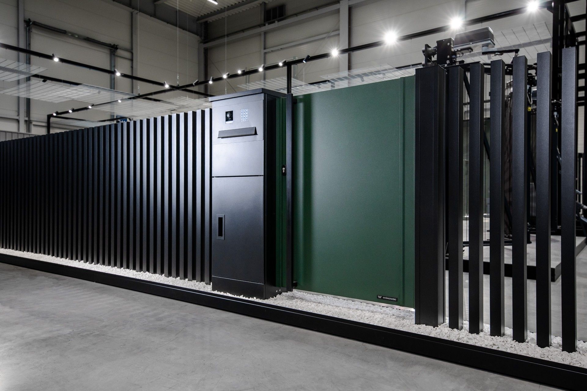 MultiBox avec la clôture Infinity et le portillon AW.AL.203 